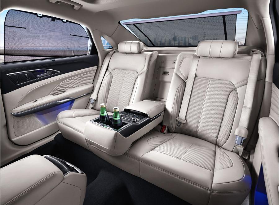 Интерьер Ford Taurus Vignale 2019 года  (CN) (фото 9 из 14)